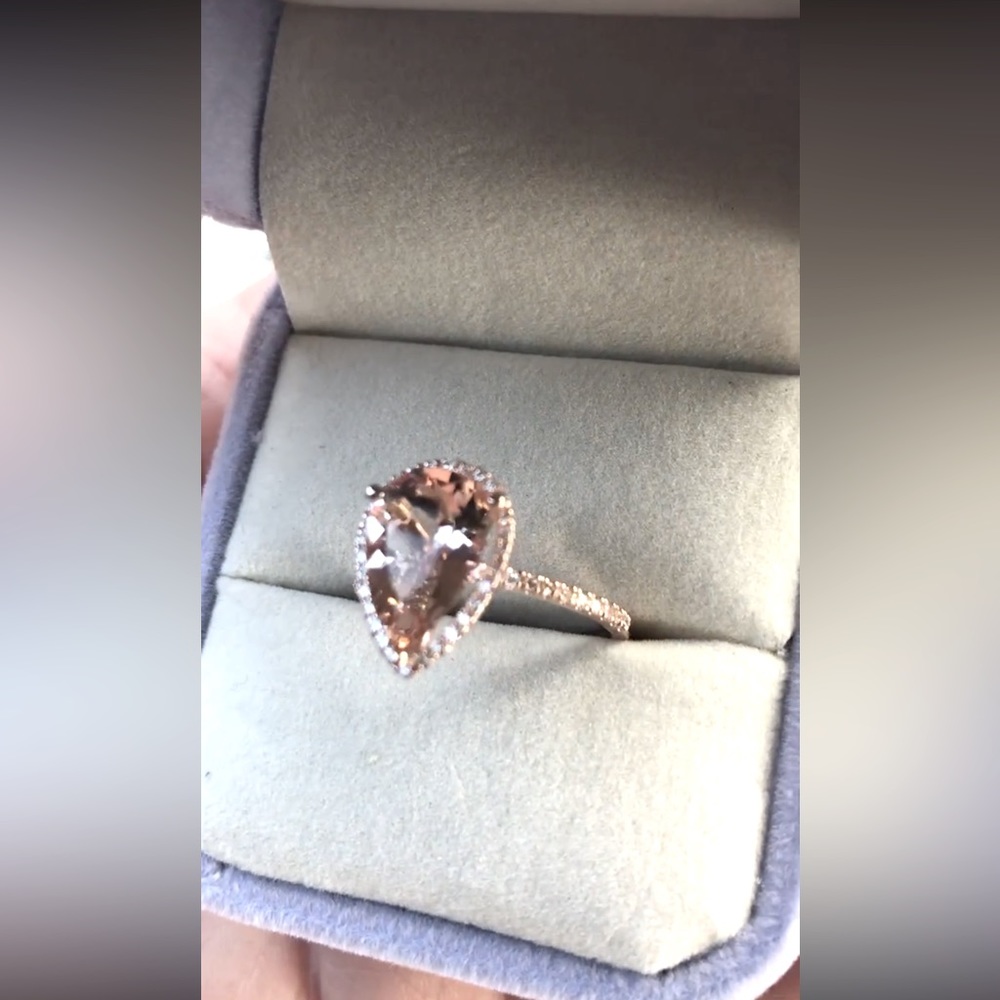 Pear shape Pink Morganite Diamond halo ring 💗